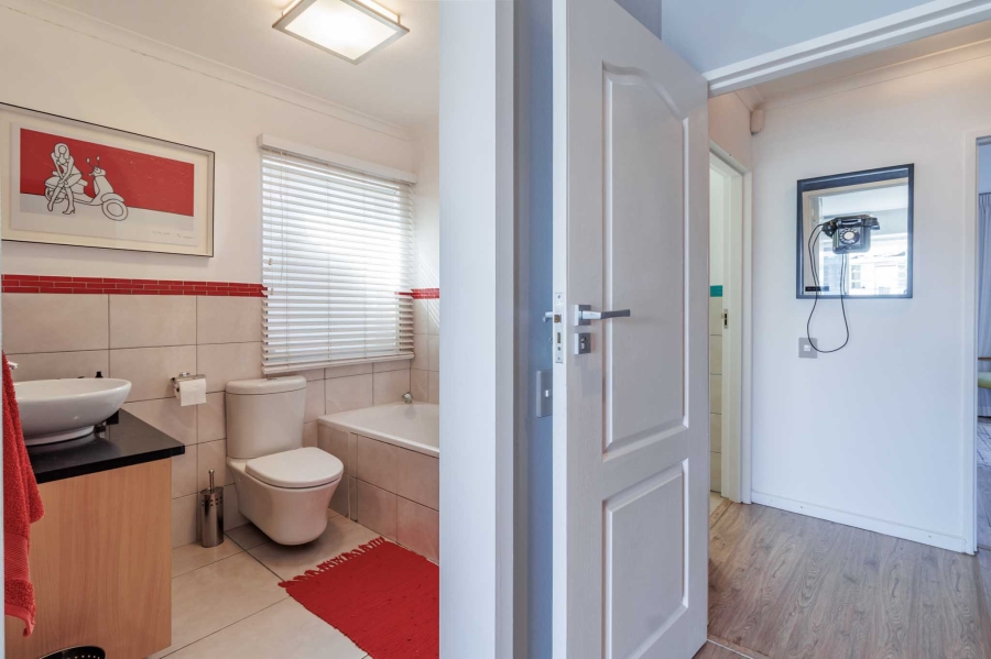 To Let 2 Bedroom Property for Rent in Bantry Bay Western Cape